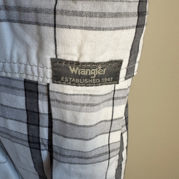 Wrangler Men's 42‎ Lightweight Plaid Cargo Walking Shorts White/Gray Outdoor - Picture 4 of 12